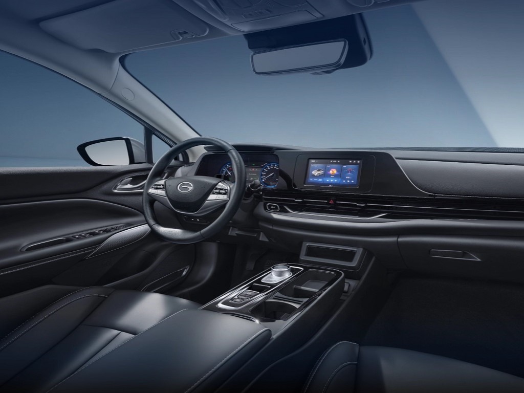 Interior e Painel do GAC Aion ES 2025