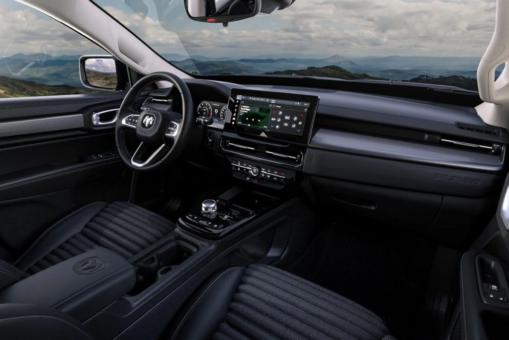 Interior e Painel Ram Rampage 2025