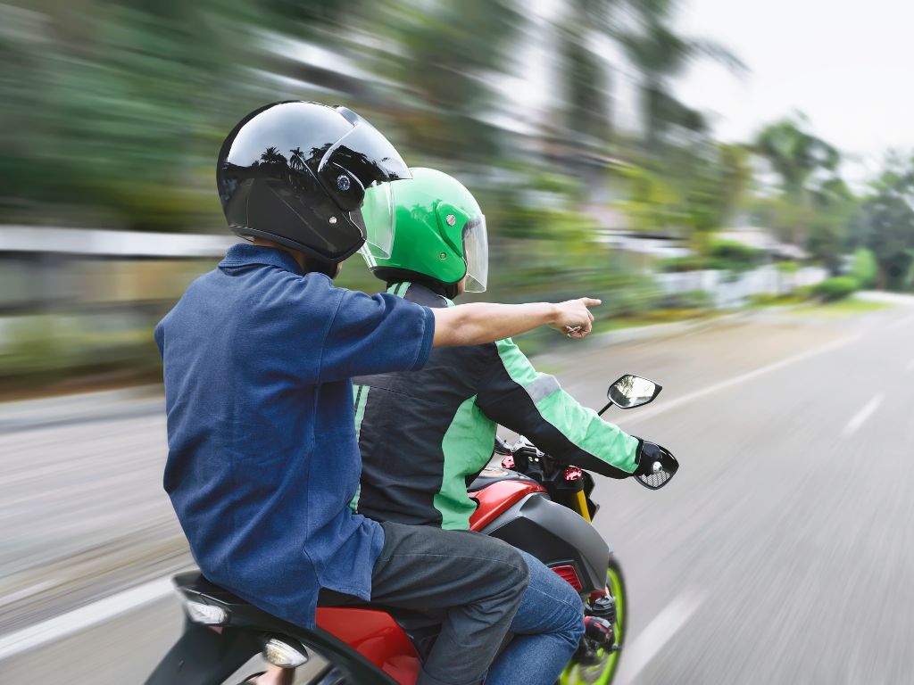 Erros Fatais para você não cometer na garupa da moto